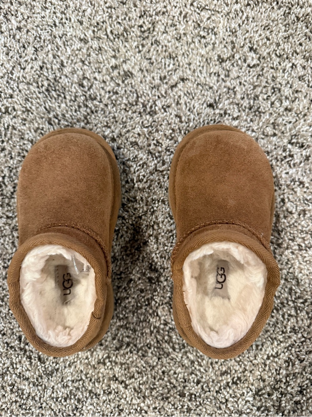 UGG Chestnut Suede toddler Shearling-Lined Booties size 8Y